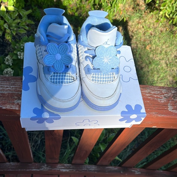 Jordans retro 4s Kids Blue and White Sneakers. - Picture 2 of 6